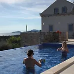 Ella Vila *